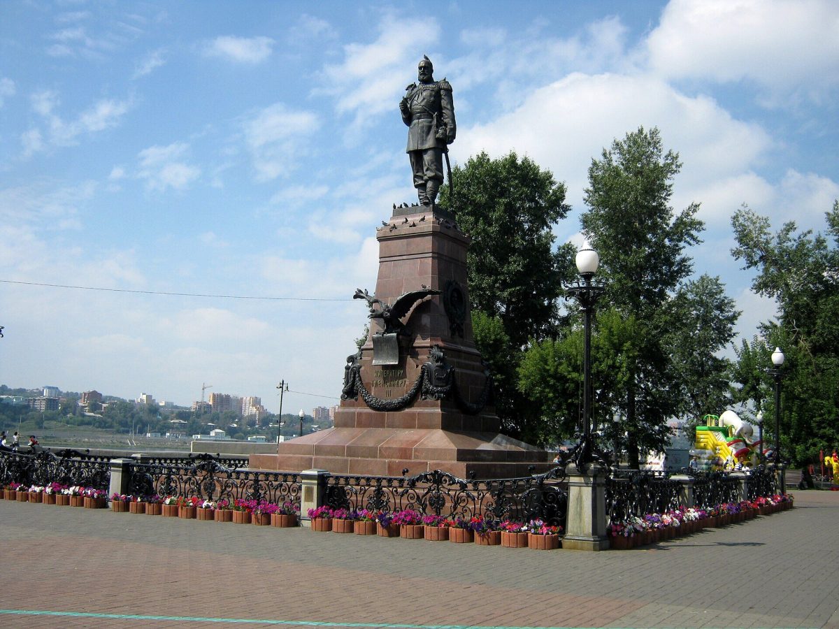 Памятник Александру III на бульваре Гагарина
