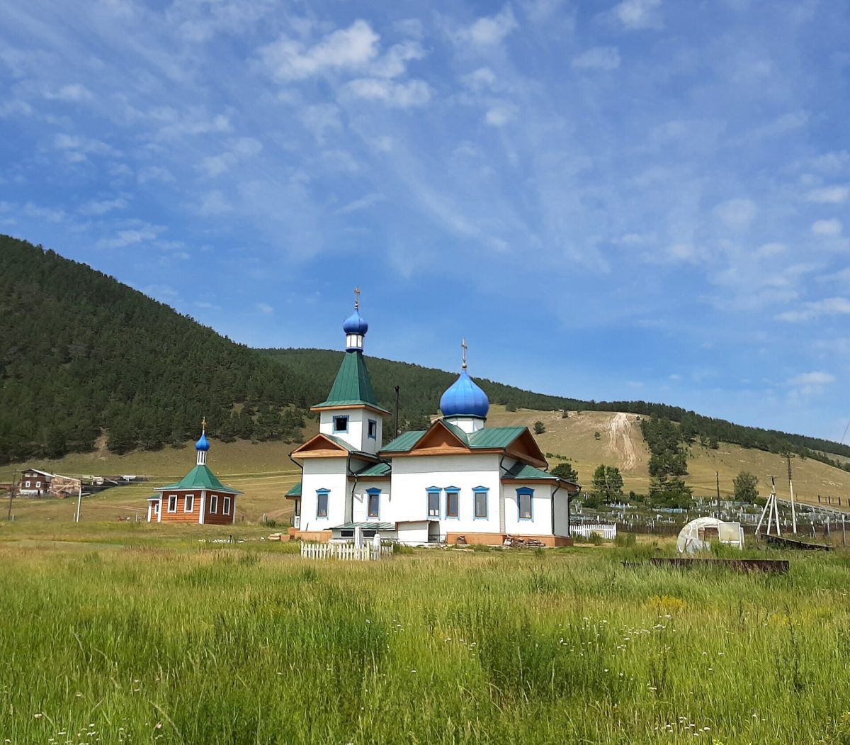 Свято-Никольская церковь в Большом Голоустном