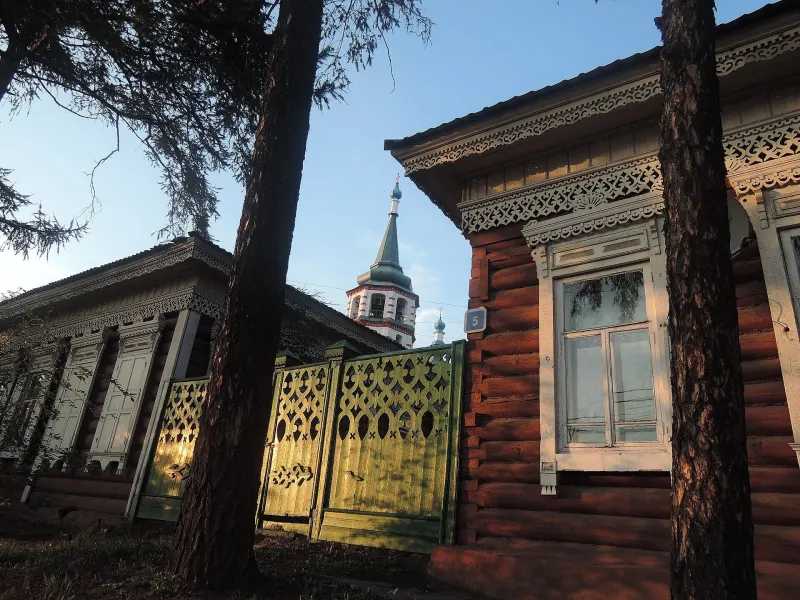 Резные наличники деревянного дома в 130-м квартале