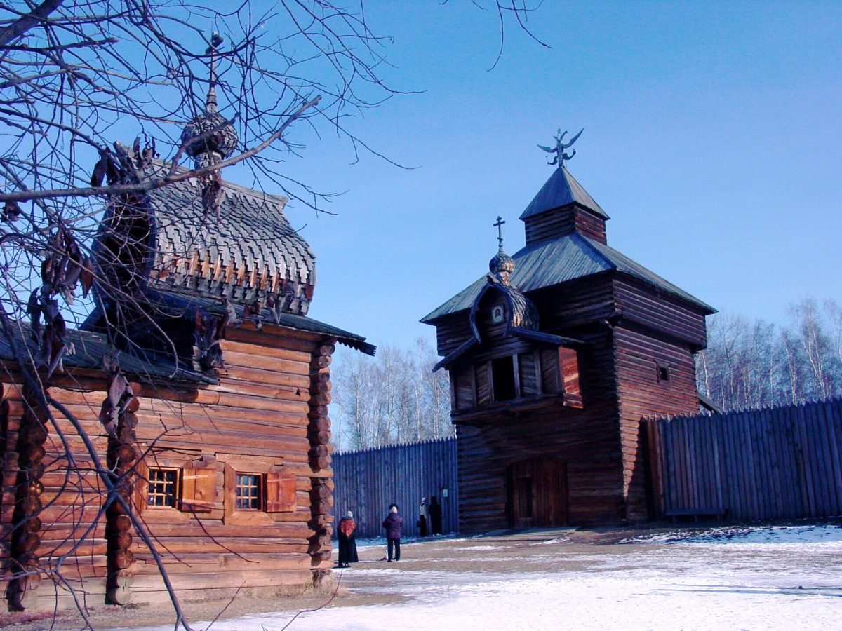 Башня Илимского острога и Казанская церковь в музее «Тальцы»